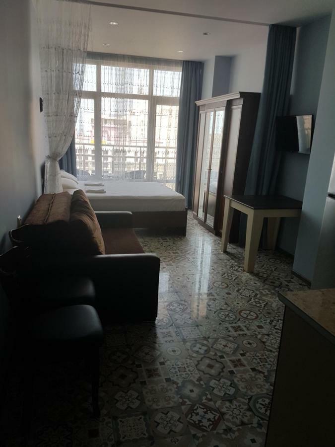 Apartment Lotos Batumi 72 エクステリア 写真