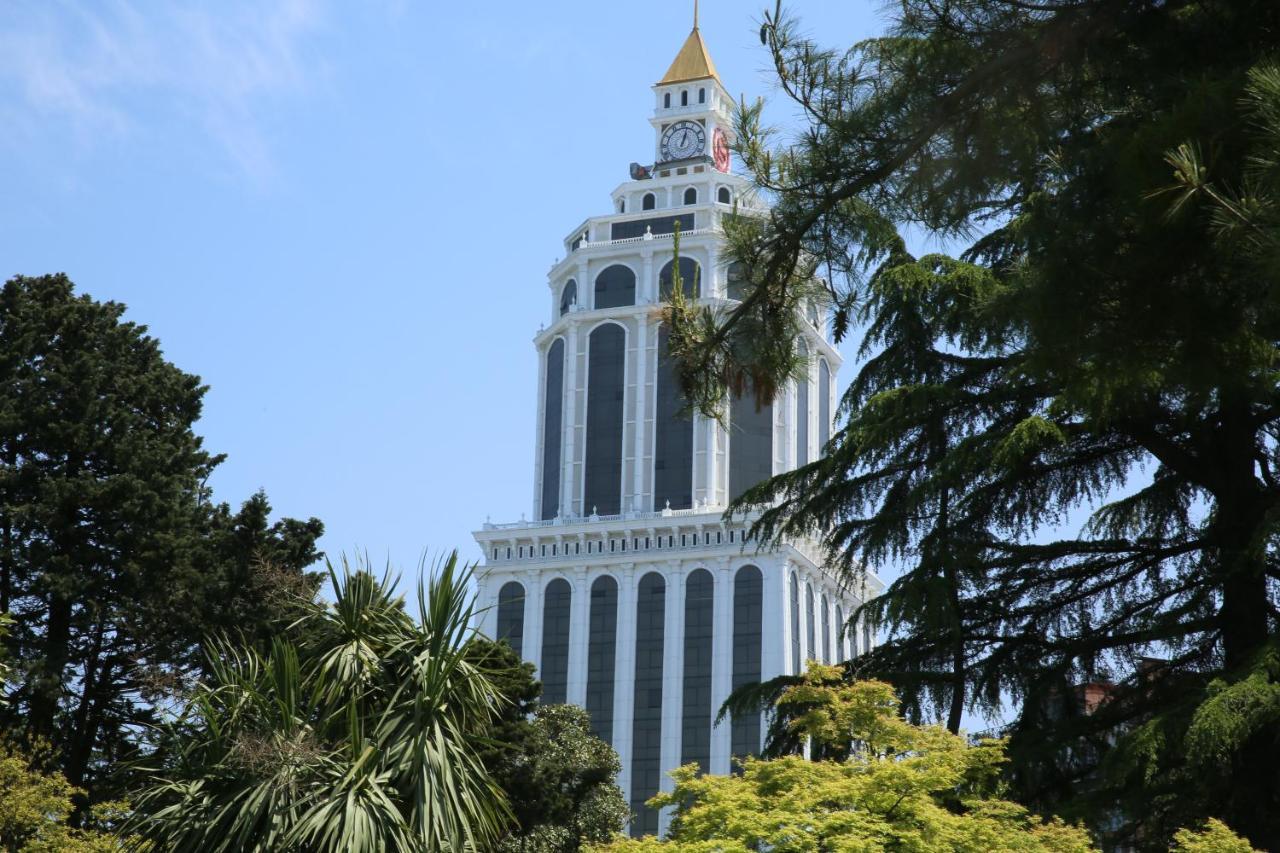 Apartment Lotos Batumi 72 エクステリア 写真